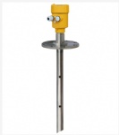 Radar level transmitter for low dielectric constant slightly sticky stirred liquid